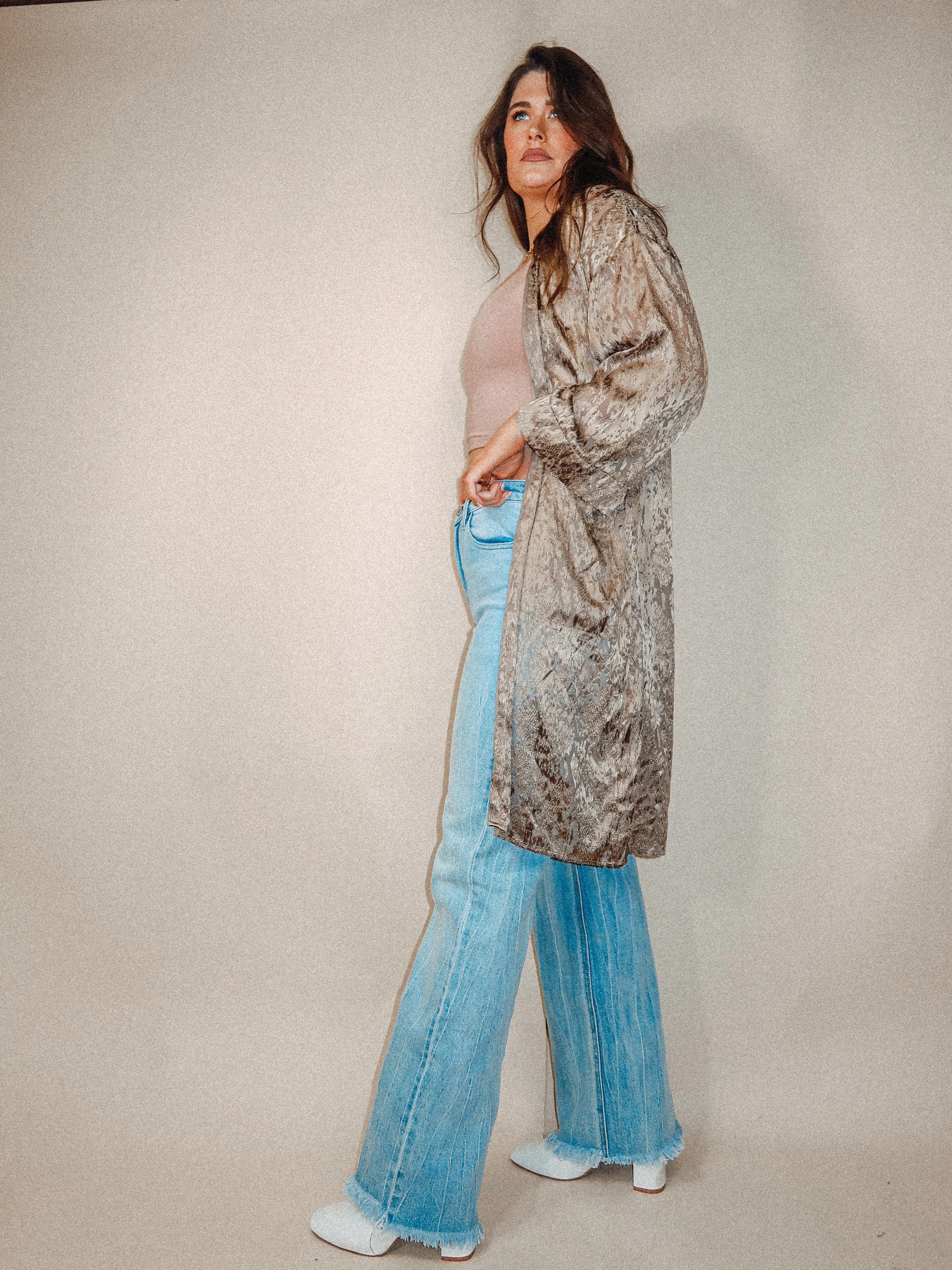 90s Mid-Rise Baggy Frayed Jeans