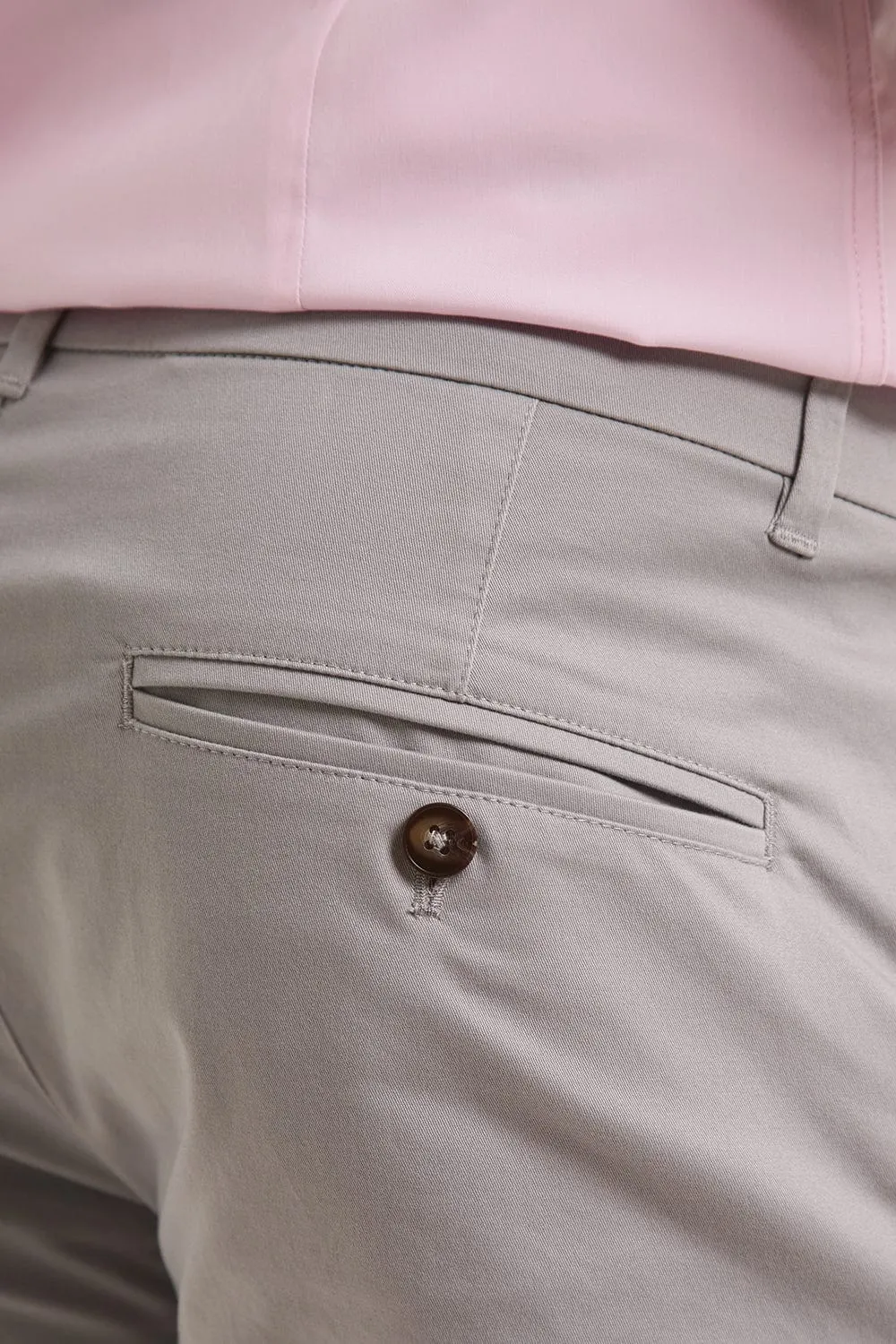 Athletic Fit Chino Shorts 5" in Pale Grey