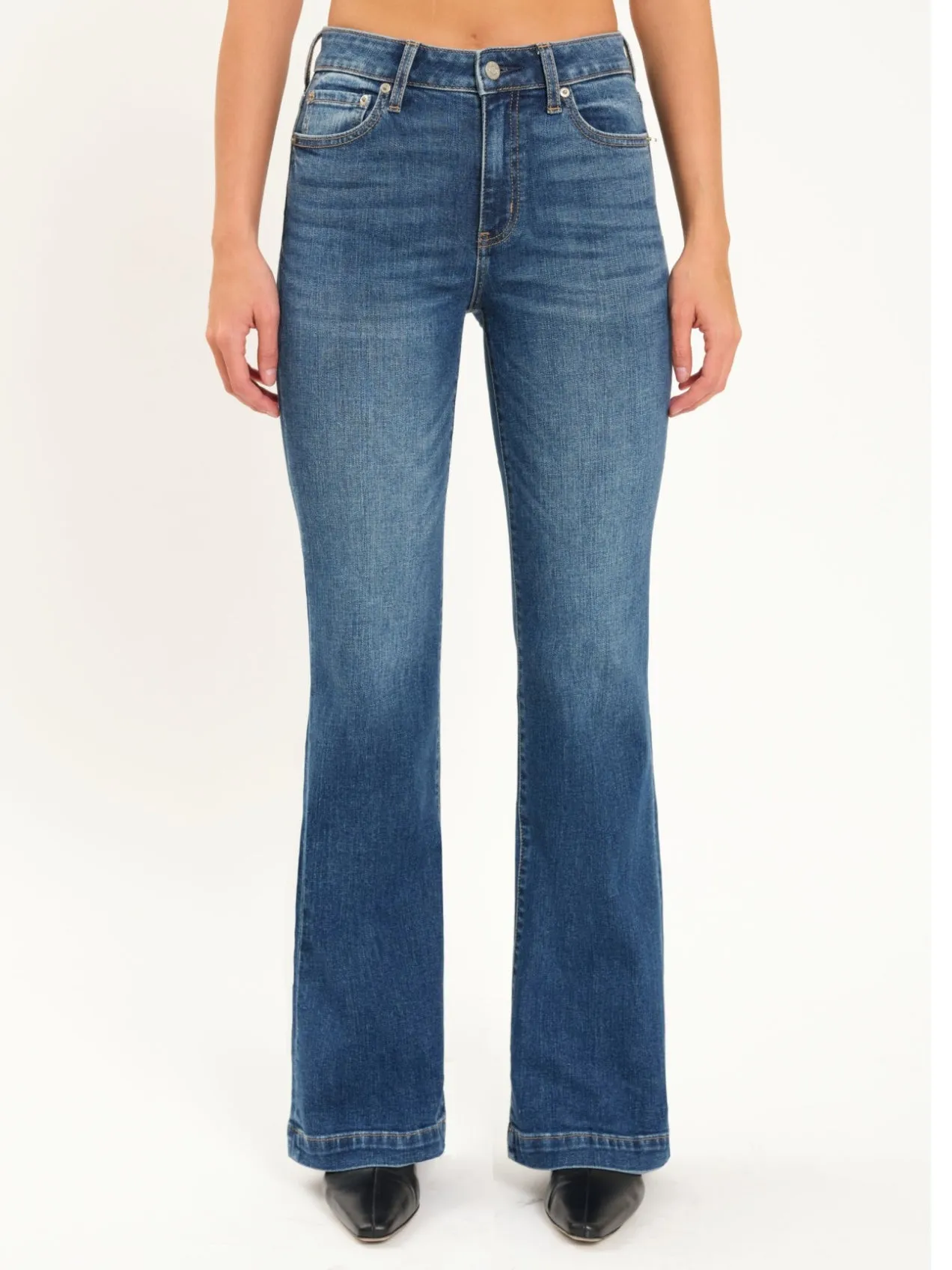 Daze: The Heartbreaker Bootcut Jean in Influencer