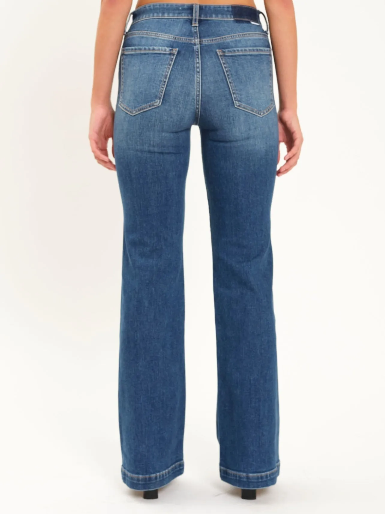 Daze: The Heartbreaker Bootcut Jean in Influencer
