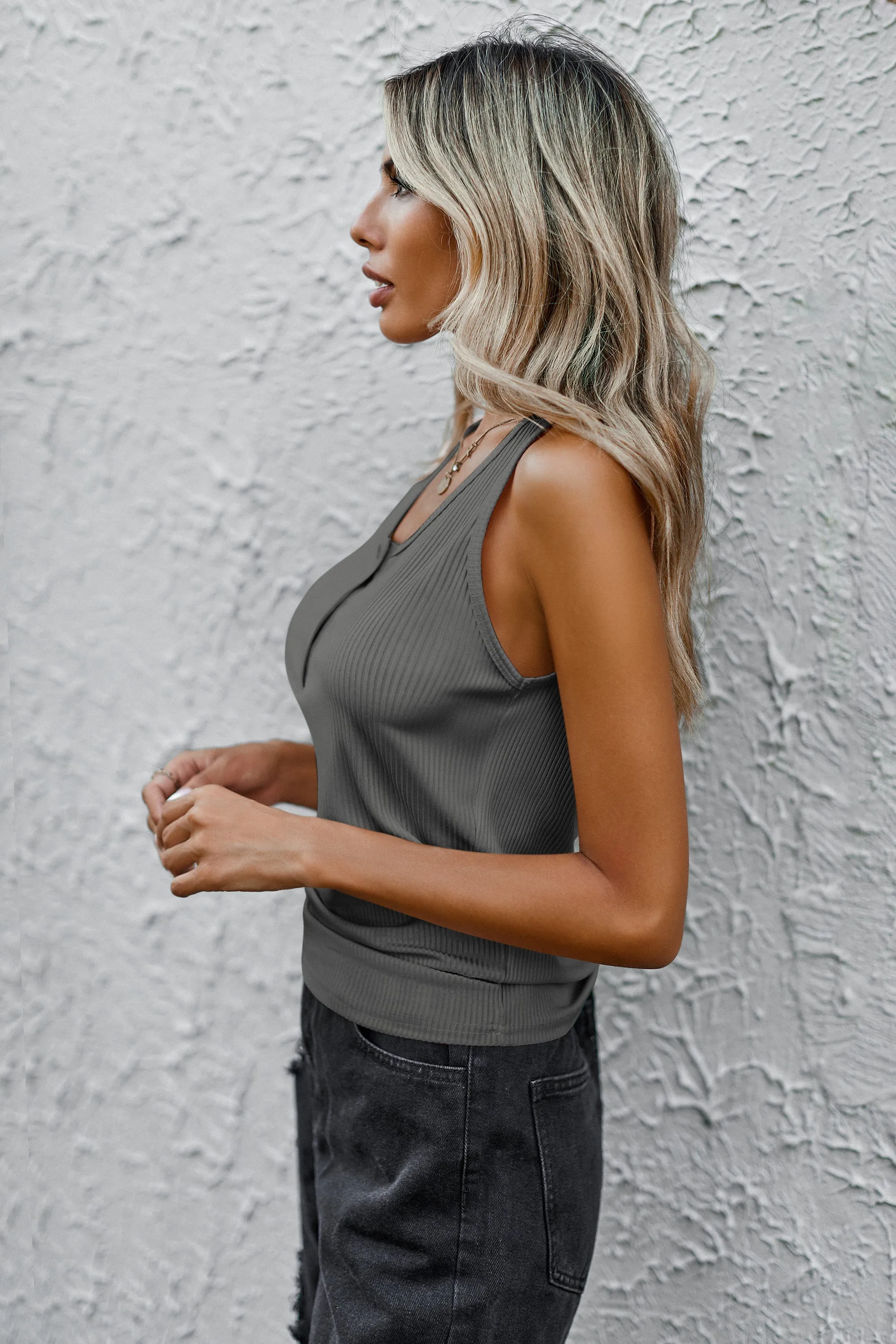 Ekouaer Ribbed Sleeveless Basic Tank Tops (US Only)