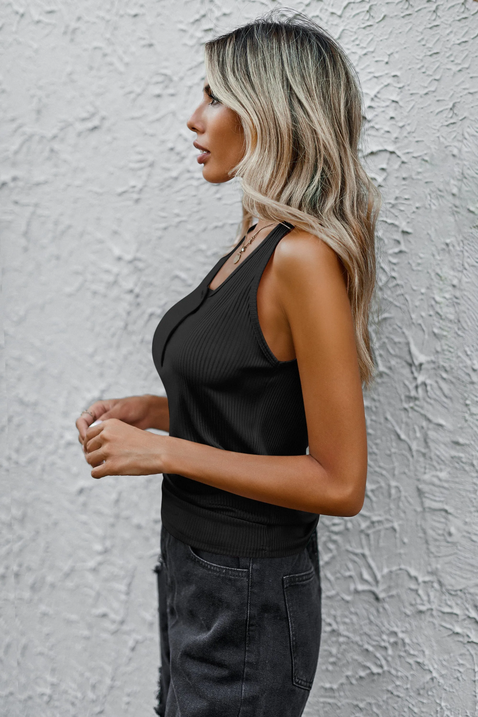 Ekouaer Ribbed Sleeveless Basic Tank Tops (US Only)
