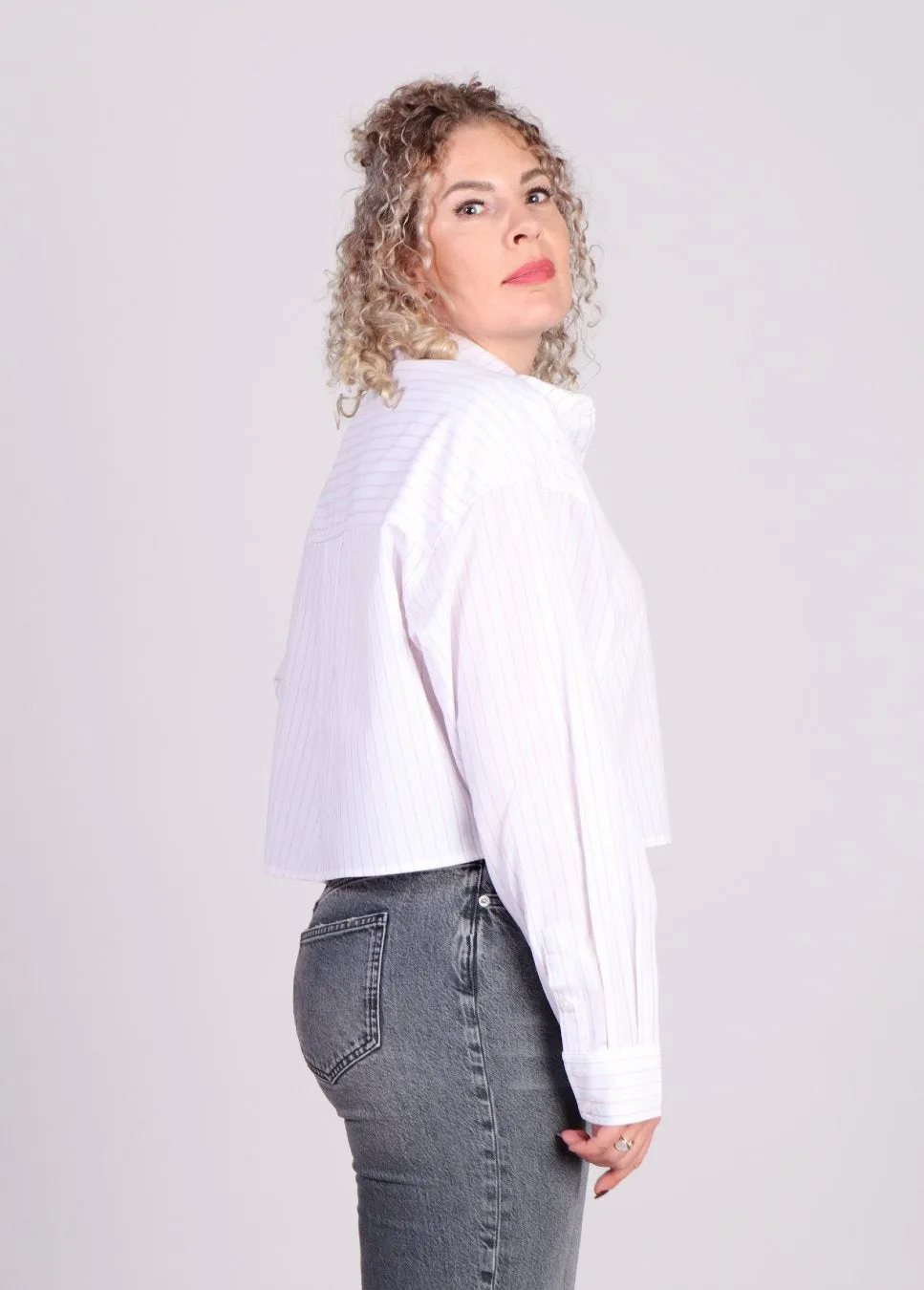 mbyM Emele cropped blouse met roze streep Wit