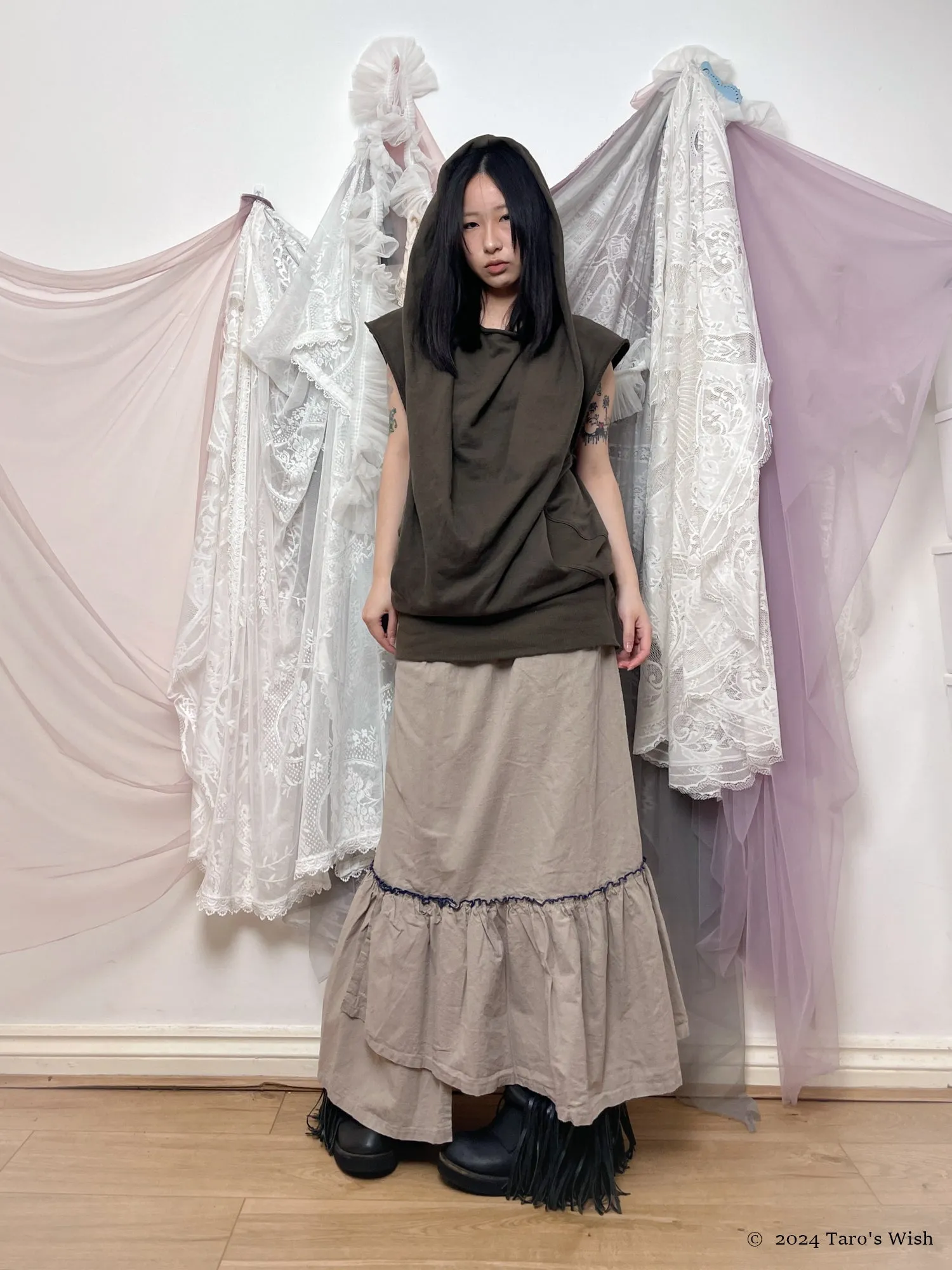    Structured sleeveless hoodie