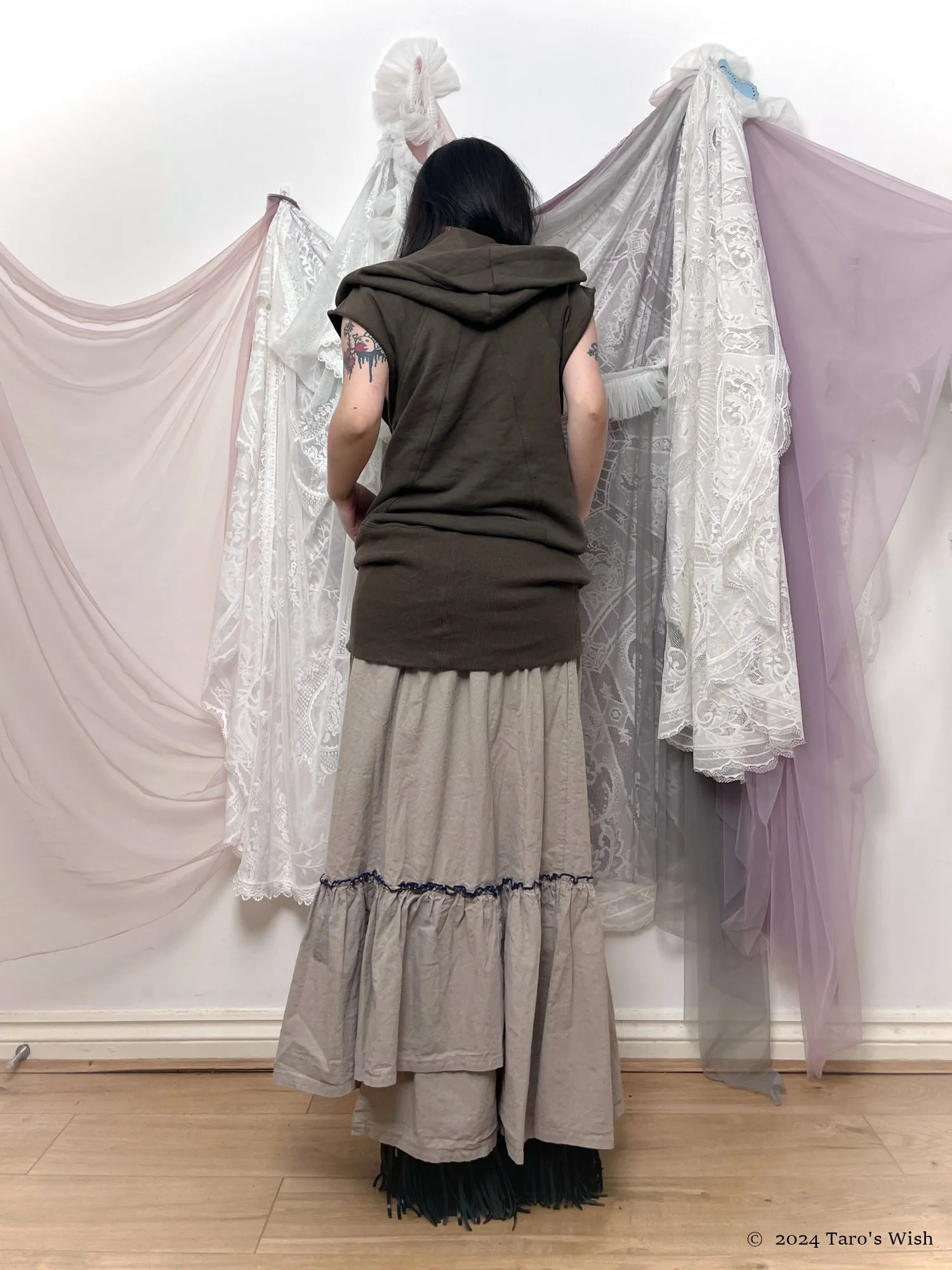    Structured sleeveless hoodie