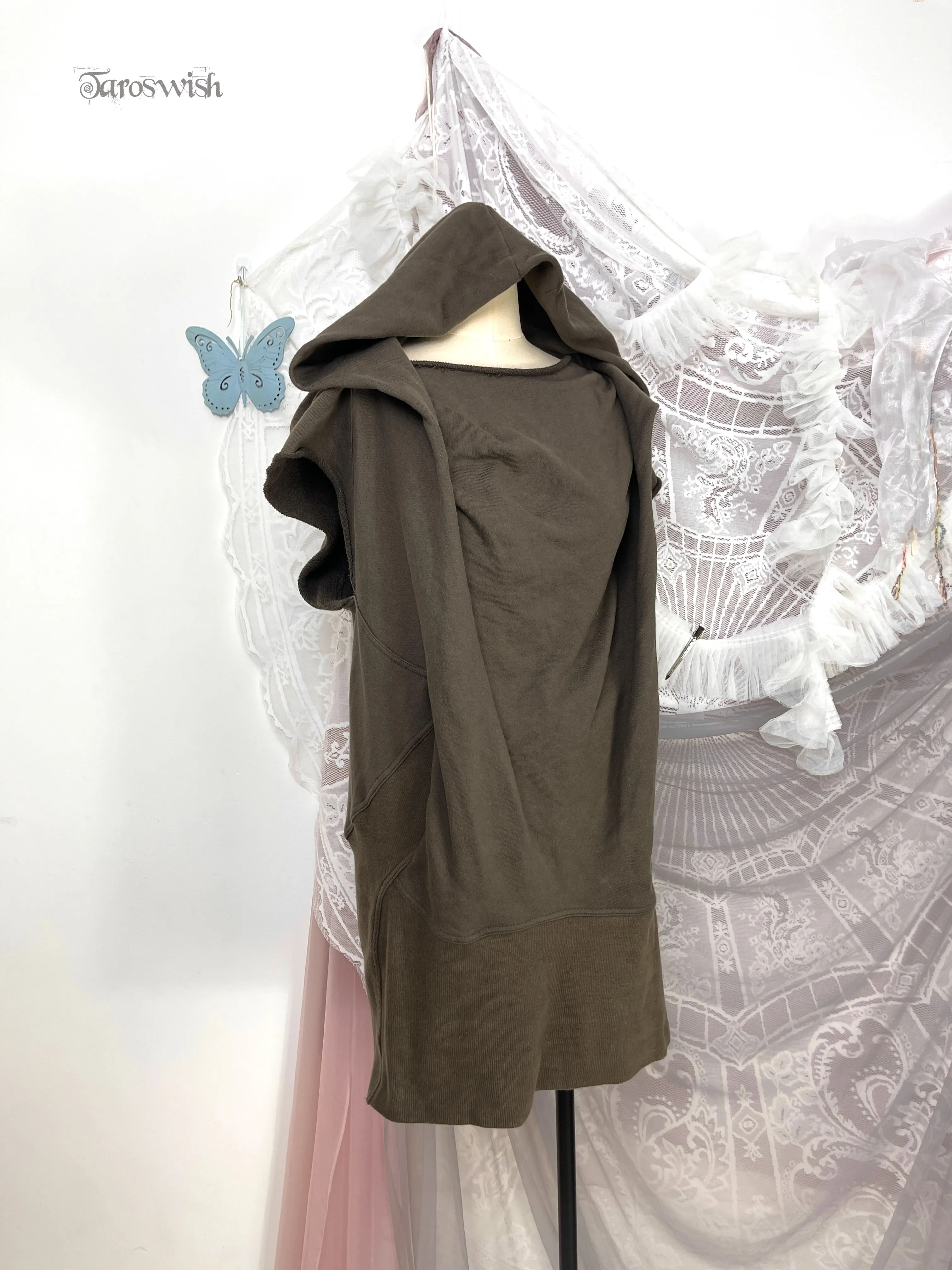    Structured sleeveless hoodie