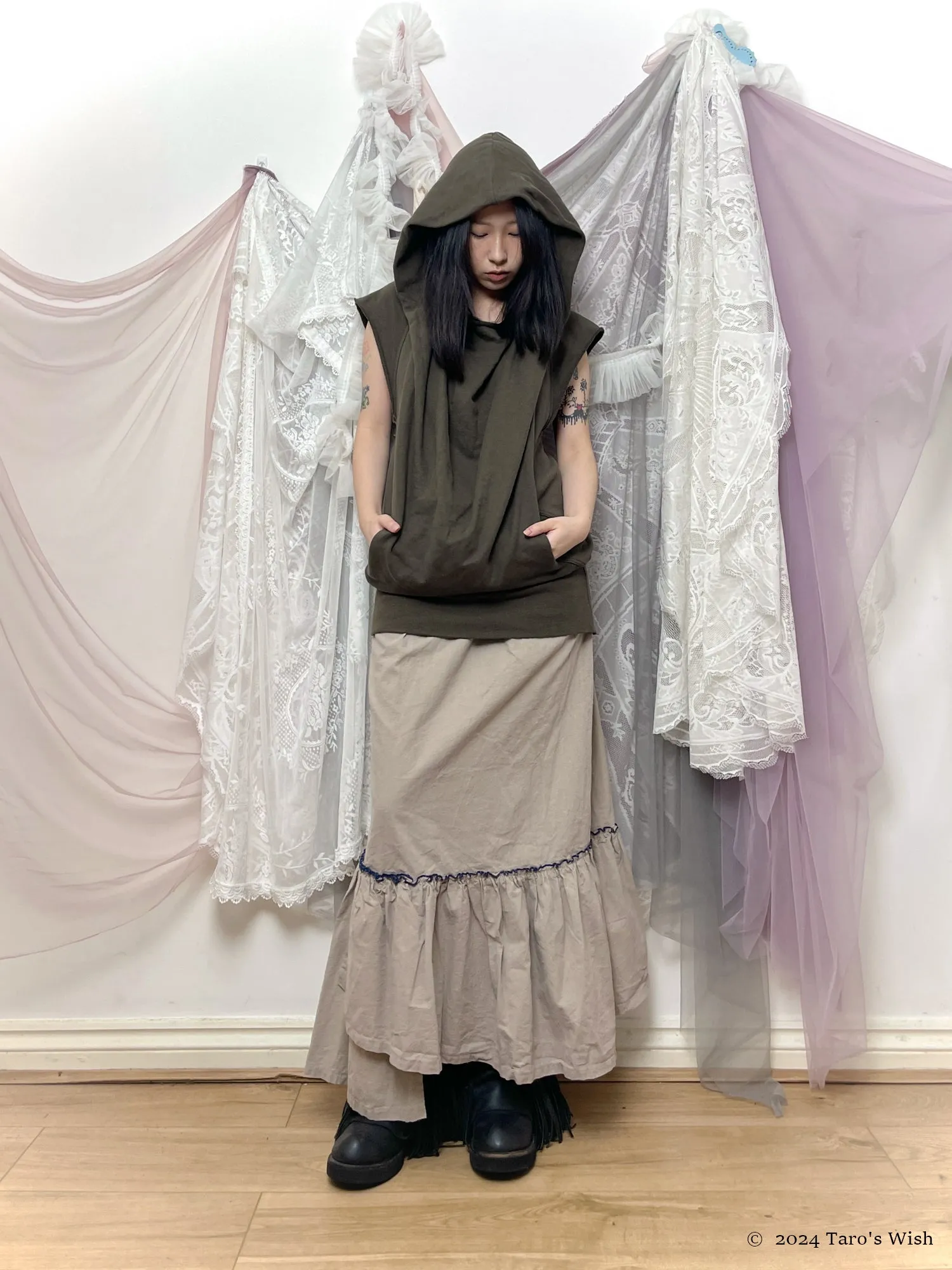    Structured sleeveless hoodie