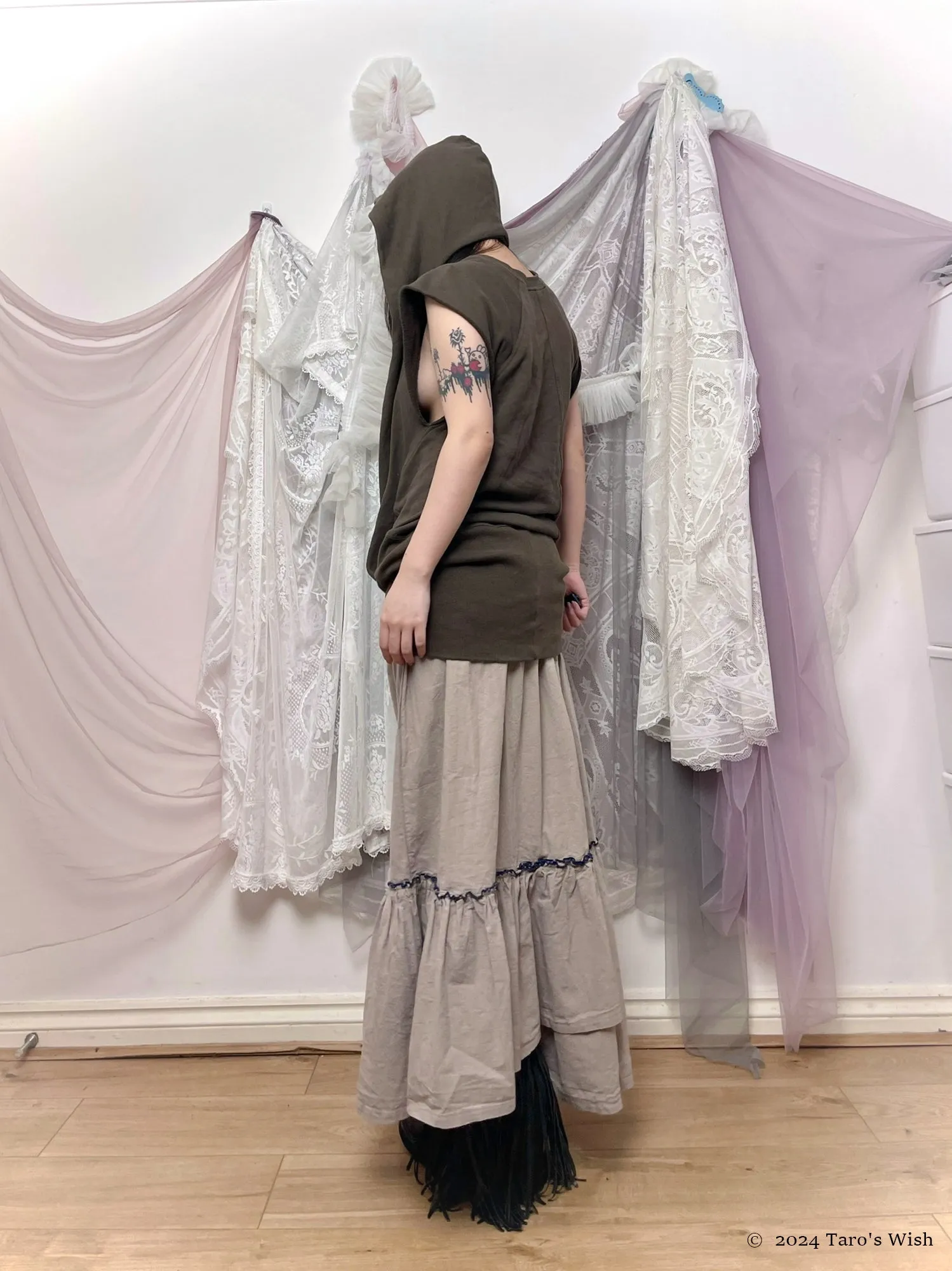    Structured sleeveless hoodie