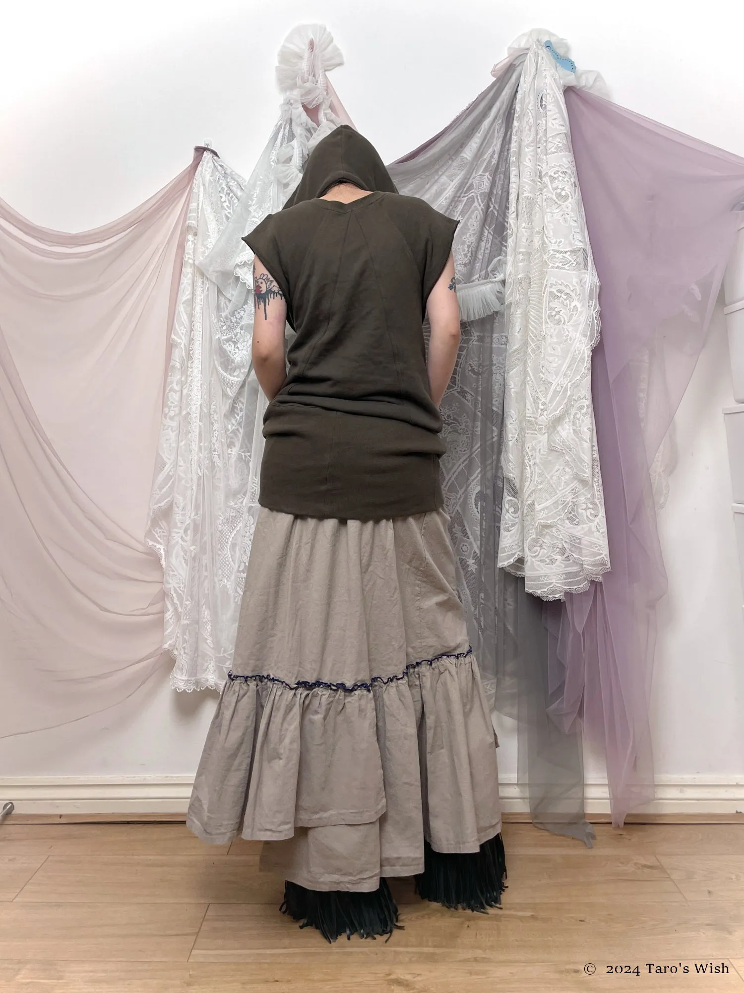    Structured sleeveless hoodie