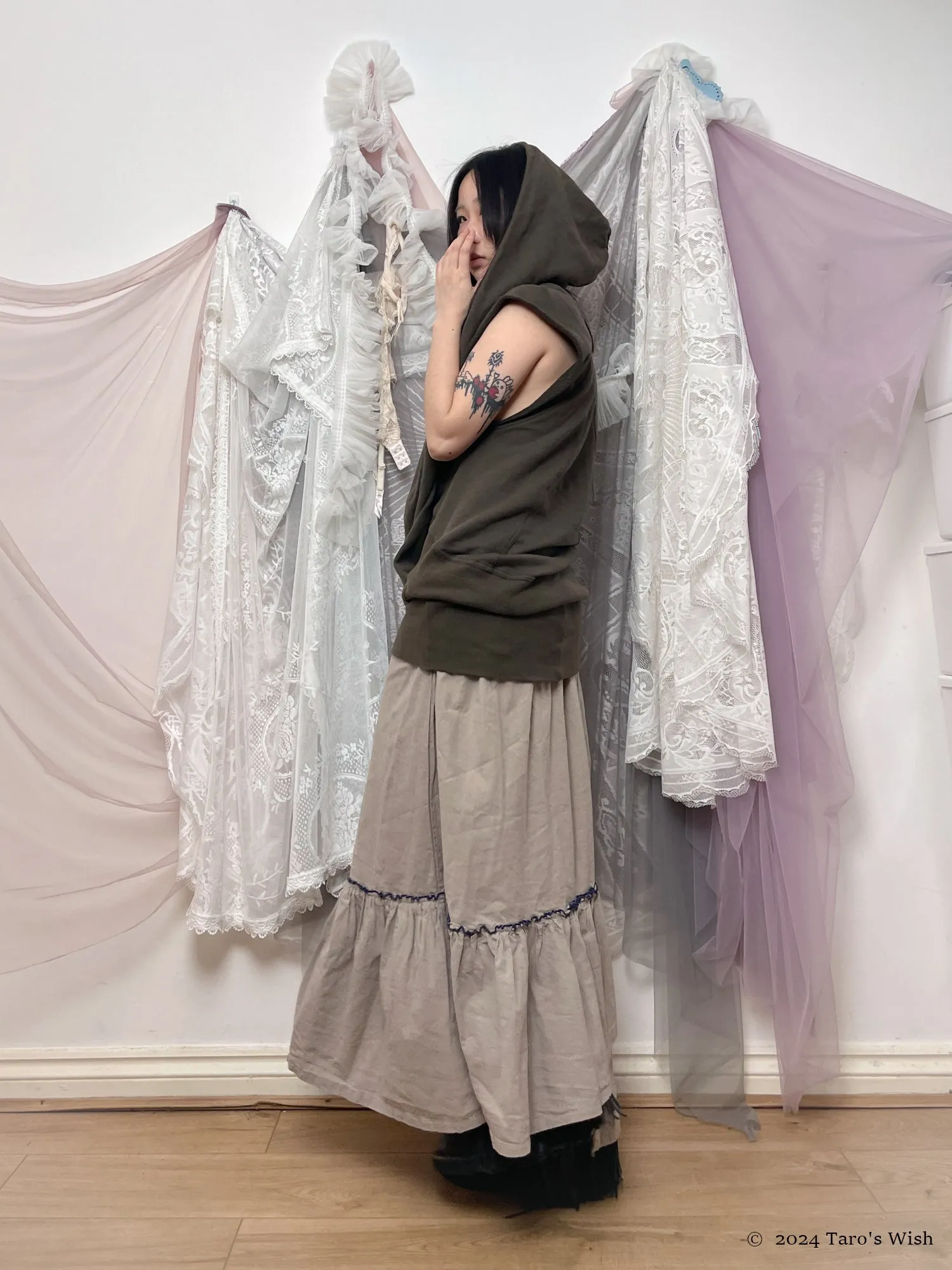    Structured sleeveless hoodie