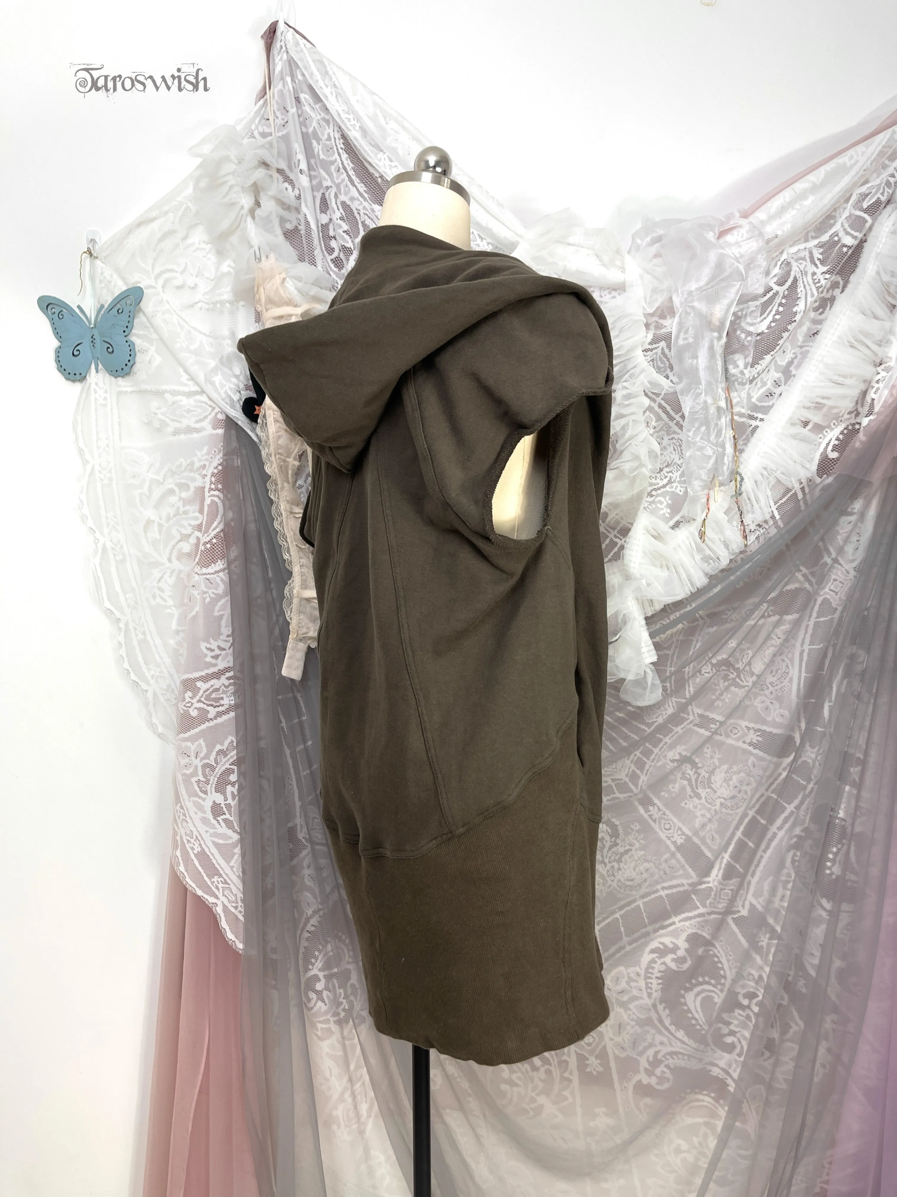    Structured sleeveless hoodie