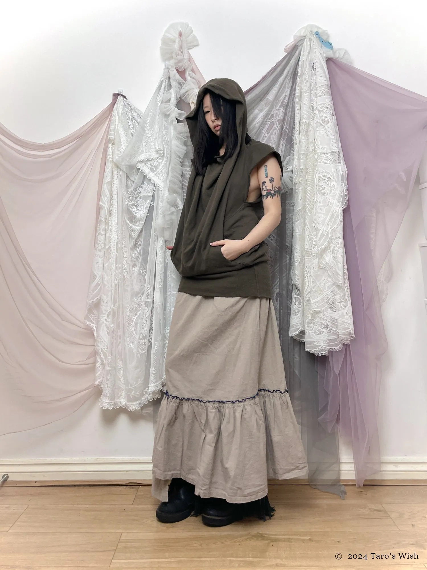    Structured sleeveless hoodie