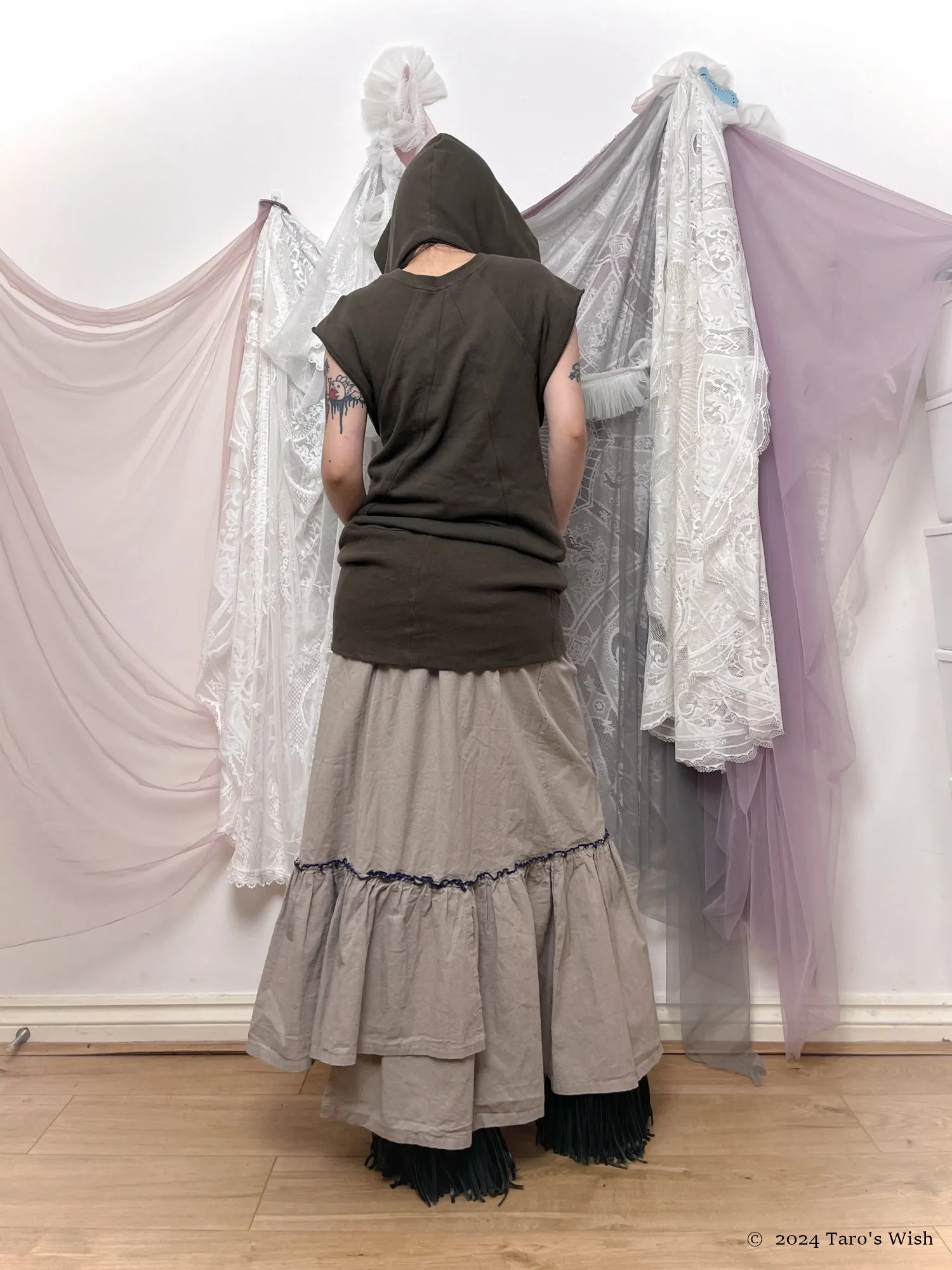    Structured sleeveless hoodie