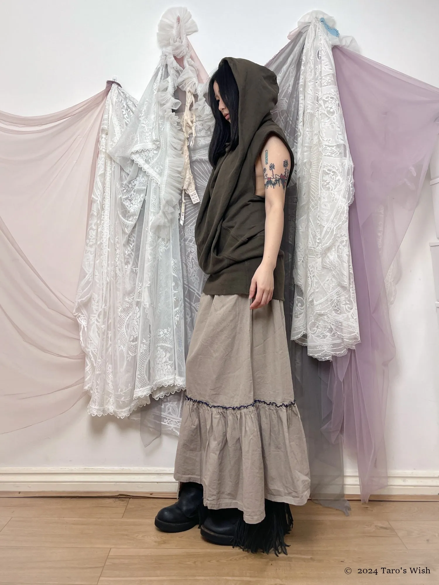    Structured sleeveless hoodie