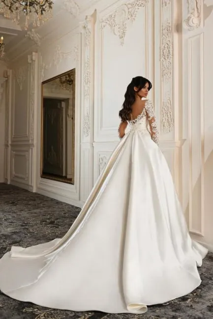Vintage A Line Long Sleeve White Beaded Lace-up Lace Ball Gown Wedding Dresses with Pearls